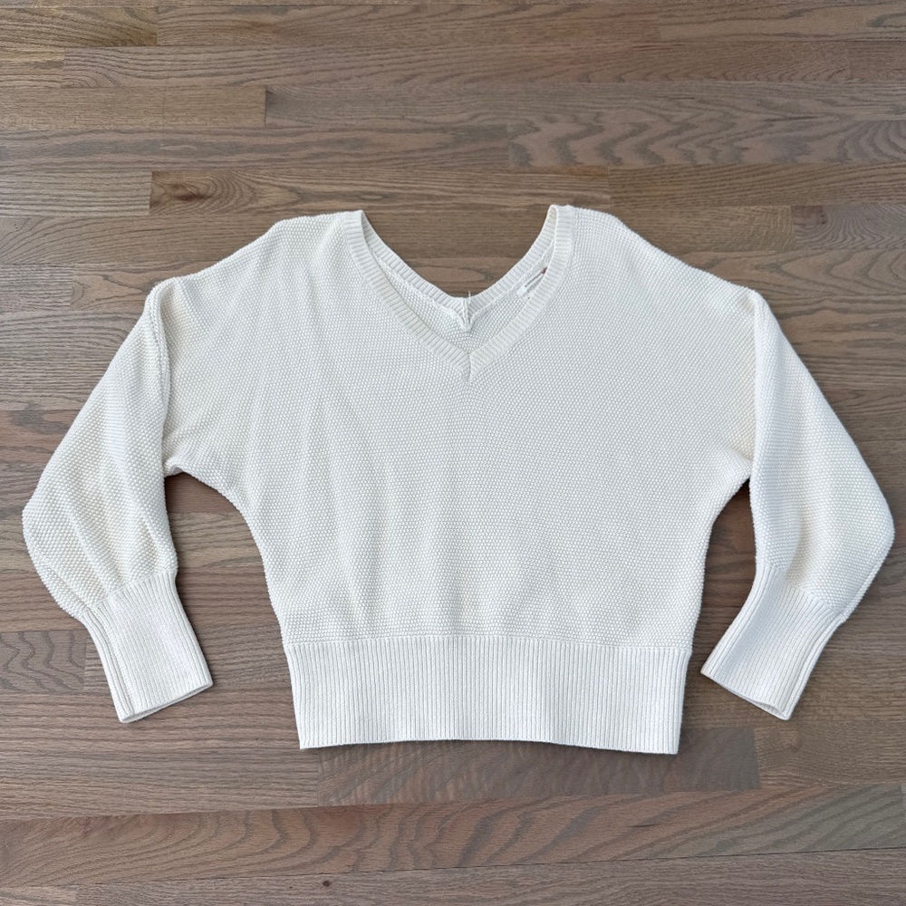 Anthropology off white V Neck Sweater Size M